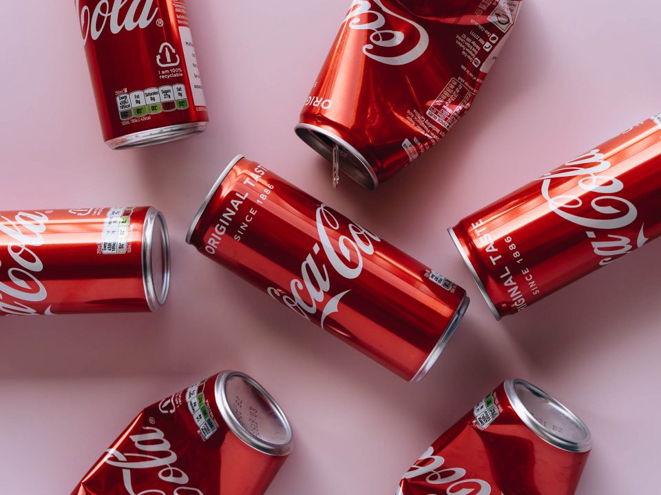 Illustration article Kozman - Déposer une marque en France - Coca Cola par Alleksana via Pexels